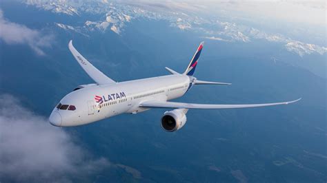 Vuelos y boletos de LATAM Airlines .